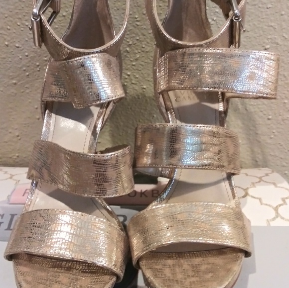 Nice never wore rose gold and gold heels - Picture 3 of 4